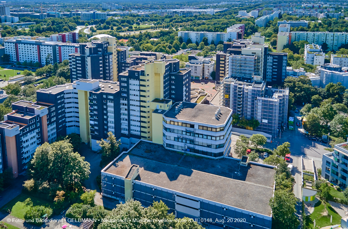 20.08.2020 - Marx-Zentrum - Wohnanlage KMR 52-62 und Studentenwohnheim in Neuperlach